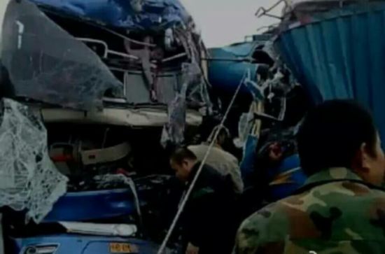 吉林旅游大巴车祸已致5人遇难 6人伤势严重