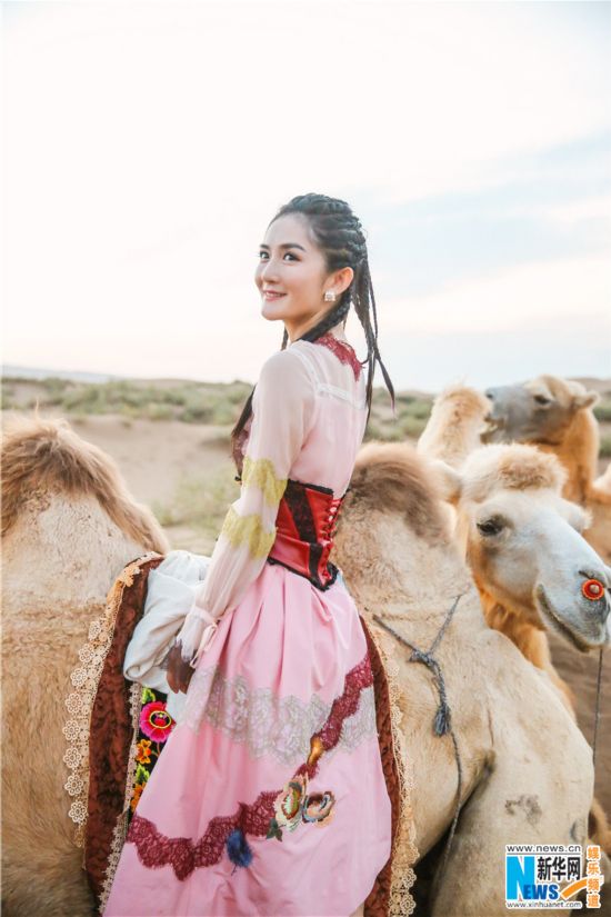 谢娜化身骆驼少女 亚洲舞王展优美舞姿