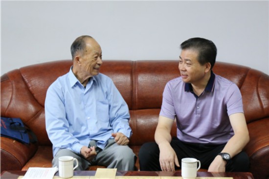 常州89岁退休教师将一生60万元积蓄全部捐母