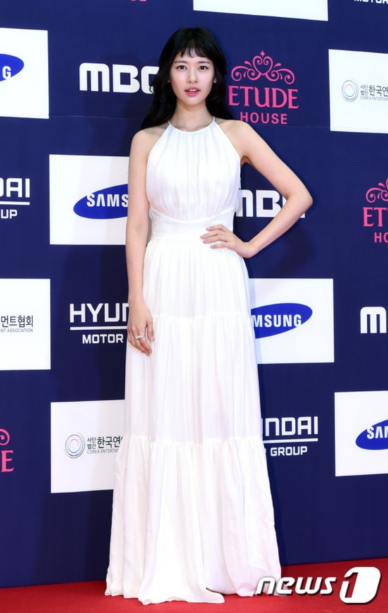 宋仲基成三冠王感谢宋慧乔 惠利金智媛黄致列