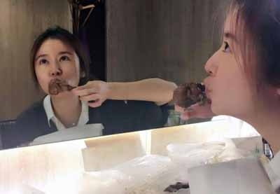 林心如很凄凉改吃无糖面 为宝宝如今戒酒忌口安胎