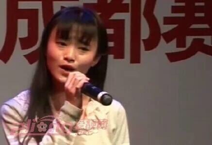 溾 
