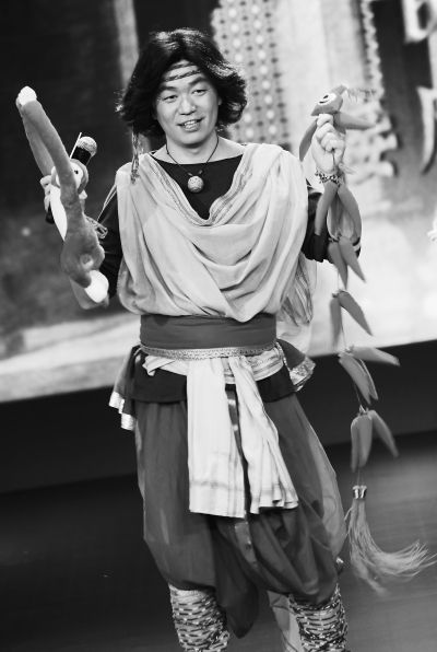 王宝强新片办发布会 导演处女作比很多科班的都好？
