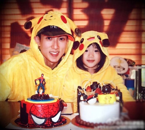 吴尊儿子正面曝光 NeiNei和弟弟被赞 同版男女