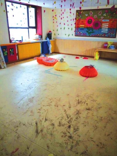 兰州一幼儿园人去楼空 孩子学费找谁退