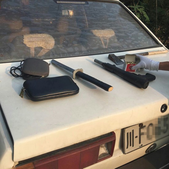 德阳交警追9公里逼停闯卡车辆 车内搜出枪支弹