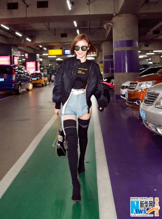 长靴 or legging?袁姗姗机场街拍超带劲儿