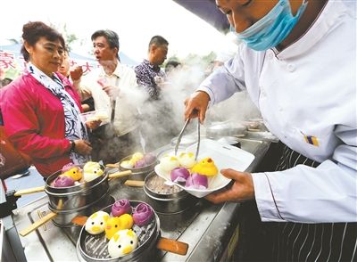 南京美食节开幕 特色小吃名小吃纷纷亮相--人民