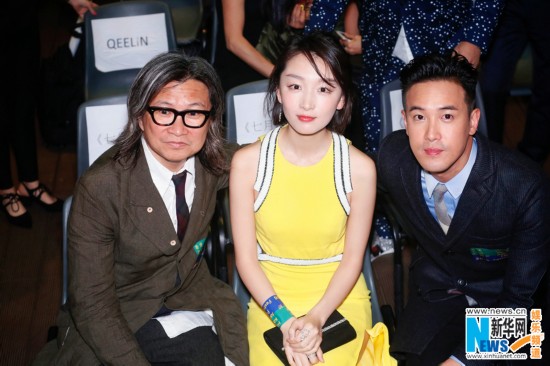 周冬雨亮相香港亚洲电影节 尽显轻熟气质