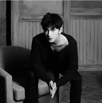 杨洋出道之前照片曝光 网友表示眼睛已瞎了(图