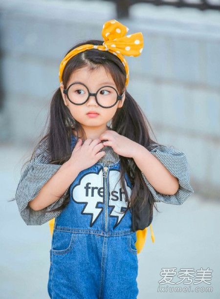 《爸爸去哪儿4》阿拉蕾走红 崔雅涵各种萌照