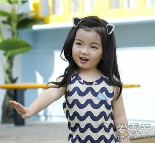 《爸爸去哪儿4》阿拉蕾走红 崔雅涵各种萌照