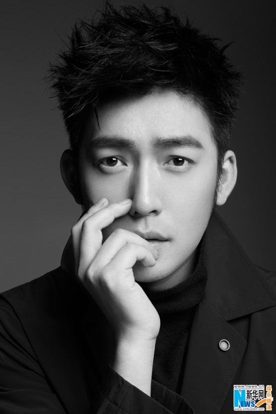 张博暖冬系黑白写真曝光 冷色调中的温暖