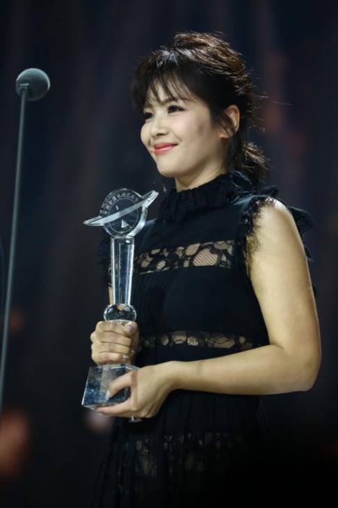 胡歌金鹰节获视帝感动致辞 感谢林依晨说的两