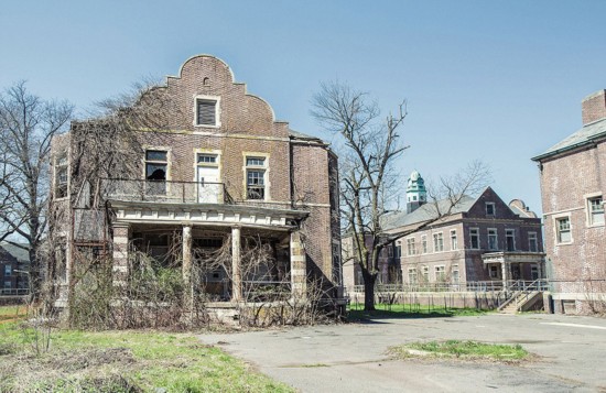 废弃精神病院照 17403594156236580939.jpg