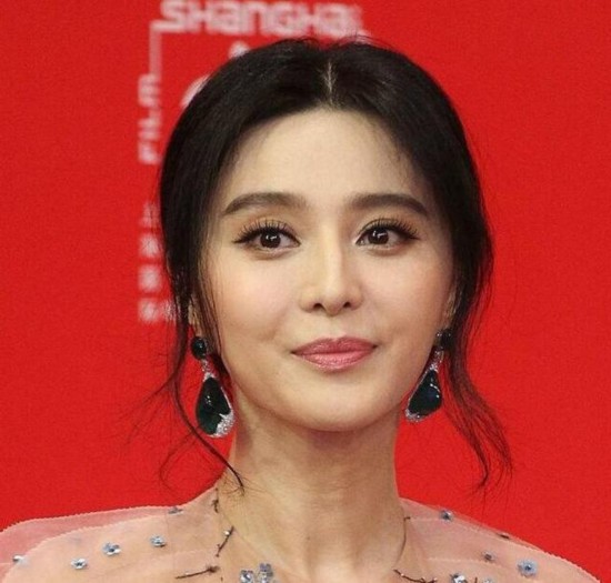 女明星颜值惨跌:李小璐忘p图郑爽整容暴瘦