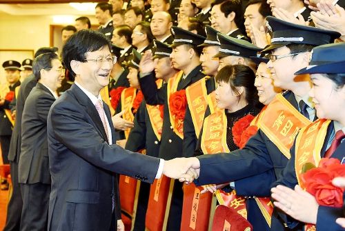 孟建柱:强化服务意识 履行社会责任 坚持创新引