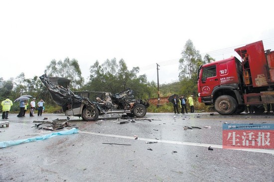 南宁七塘发生车祸5人遇难 车快路滑弯道多或是