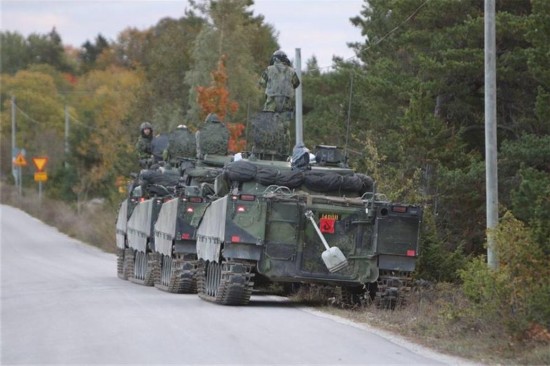 瑞典军演战车展示强大军工实力