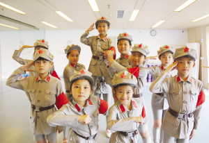 天津师生自编自导自演舞蹈《长征路上红小鬼》