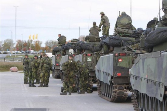 瑞典军演战车展示强大军工实力