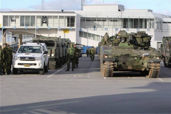 瑞典军演战车展示强大军工实力