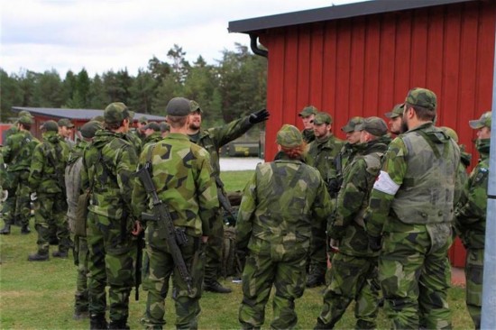 瑞典军演战车展示强大军工实力