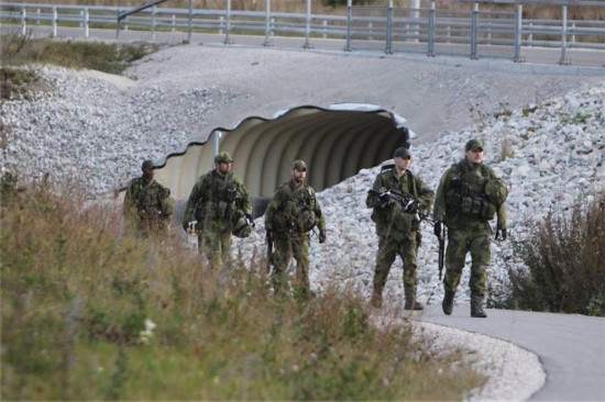 瑞典军演战车展示强大军工实力