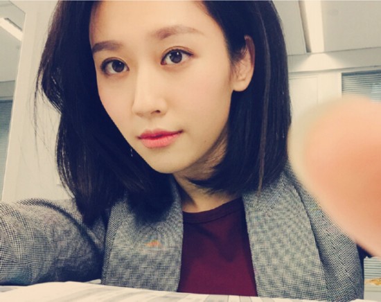 90后小刘亦菲主播 主持央视新闻频道凌晨三点