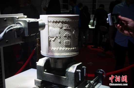 景德镇瓷博会现3D打印雕刻技术 陶瓷制作仅2