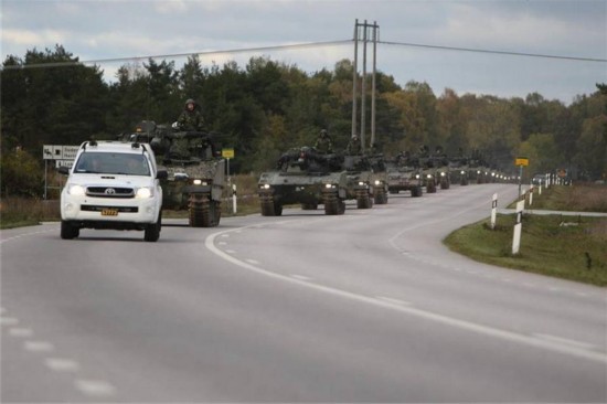 瑞典军演战车展示强大军工实力