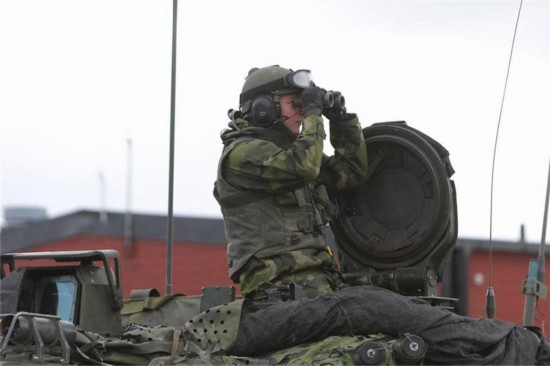 瑞典军演战车展示强大军工实力