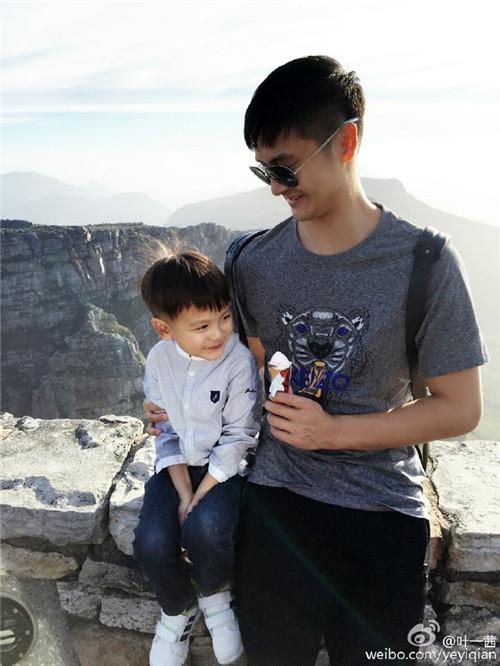 爸爸去哪儿第四季小亮仔牵手阿拉蕾 董大力崔