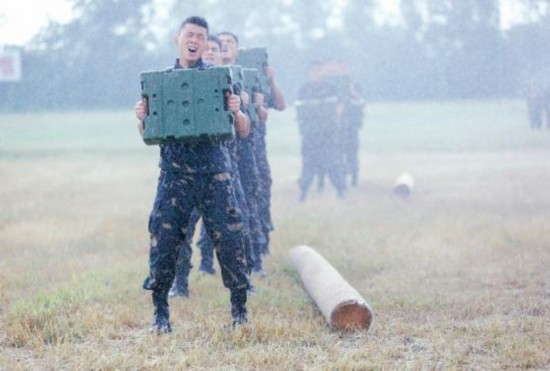 《真正男子汉2》佟丽娅带锅做饭 杨幂晒伤求防