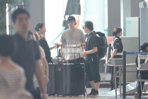 陈赫宣布当爸爸!微博晒女儿照片!夸张子萱是好