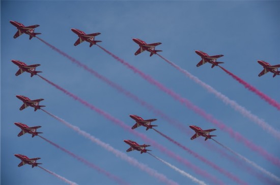 英国皇家空军红箭飞行表演队抵达珠海(组图)