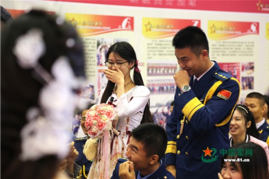 嫁人就嫁解放军军旅姻缘会是个好活动!(组图