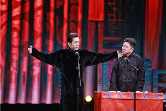 李咏跨界说相声 搭档于谦叫板郭德纲