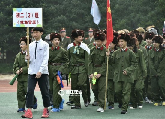 杭州一中学运动会创意多 入场式COS名著辣眼