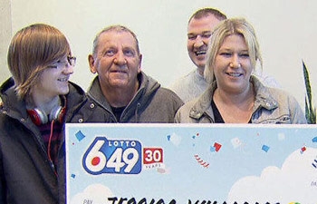 女子想证明买彩票浪费钱 意外中奖677万元 盘