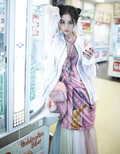 又撞脸了! 张馨予晒唯美写真被指像范冰冰(组图