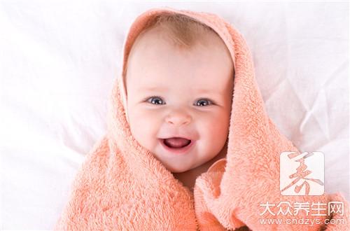 孩子肚子痛妈妈一个动作竟加重疼痛!