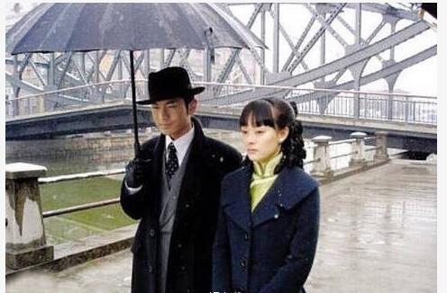 周润发和黄晓明版的许文强差在这 难怪孙俪笑