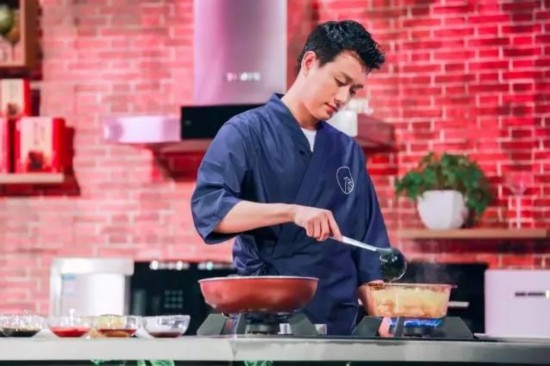 佟大为直播秀厨艺 带你诠释吃货的最高境界(组