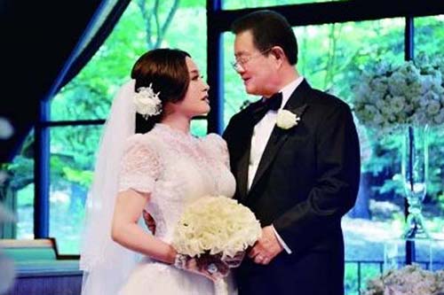 大了刘晓庆12岁,也就是现任的丈夫的王晓玉在美国图片