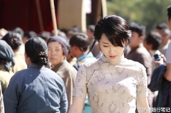 许晴年纪越大越有魅力 片场照嘟嘴卖萌 许晴美