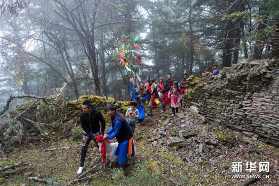 四川茂县羌族群众欢度羌历年(图)