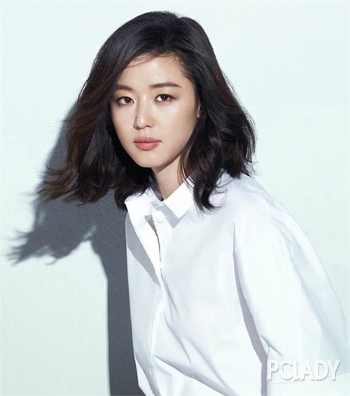 《蓝色大海》全智贤化身人鱼姬 冻龄女神美肌