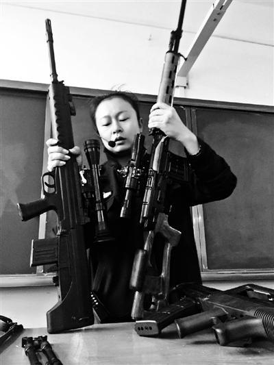���Ͼ�УŮ��ʦ����ǹ���Ͽ��ߺ죺�����Ϊ����