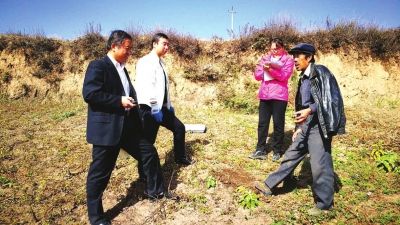 兰州市社保局为农民提供种植百合技术指导